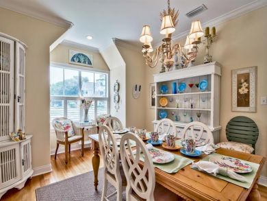 Destin Five Bedroom Vacation Rental Shared Pool Sleeps 12