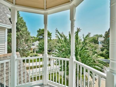 Destin Five Bedroom Vacation Rental Shared Pool Sleeps 12