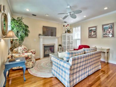 Destin Five Bedroom Vacation Rental Shared Pool Sleeps 12