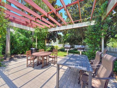 Destin Five Bedroom Vacation Rental Shared Pool Sleeps 12