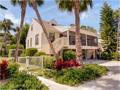 Communal Pool at this Three Bedroom Vacation Captiva Rental