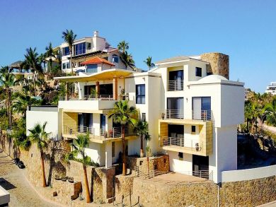 One of the large vacation Villas in Cabo Sleeps 22