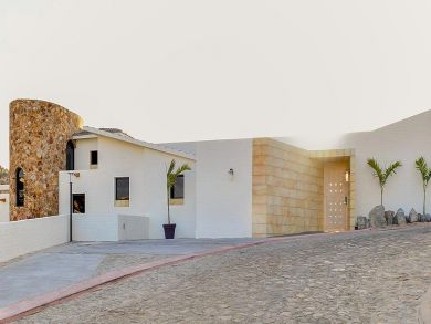 One of the large vacation Villas in Cabo Sleeps 22