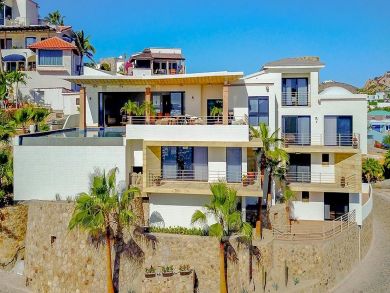 One of the large vacation Villas in Cabo Sleeps 22
