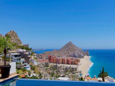 One of the large vacation Villas in Cabo Sleeps 22
