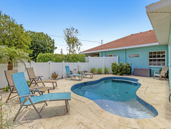 Holmes Beach 3 bedroom Rental Private Pool Steps to Beach