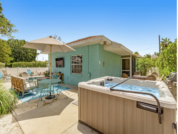 Holmes Beach 3 bedroom Rental Private Pool Steps to Beach