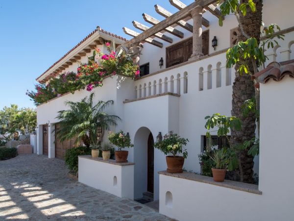 the Ultimate Four Bedroom Villa Come Vacation in Cabo!