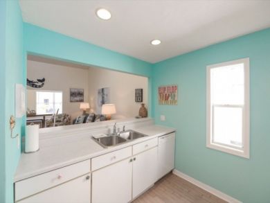 Luxury Two Bedroom Condo Short Walk to Beach Sleeps 6
