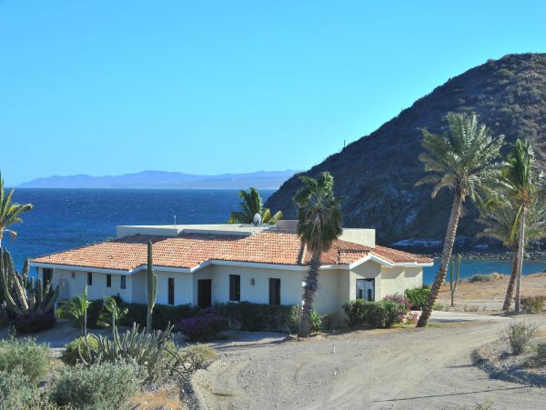Los Cabos Beach Front Estate Like a Resort
