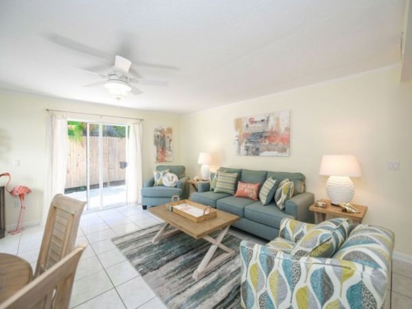 Two Bedroom One Bathroom Condo at Siesta Key Sleeps Six