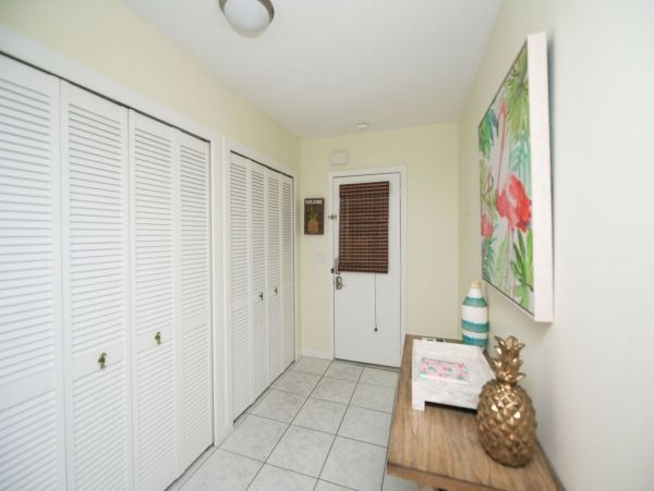 Two Bedroom One Bathroom Condo at Siesta Key Sleeps Six