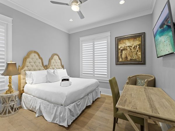Luxury Destin Vacation Rental - Five Bedroom Home Walk to Beach