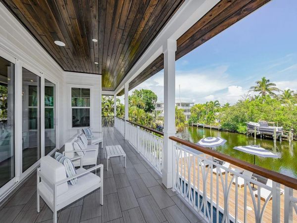 Stunning 4 Bedroom Canal Front Home with Private Pool