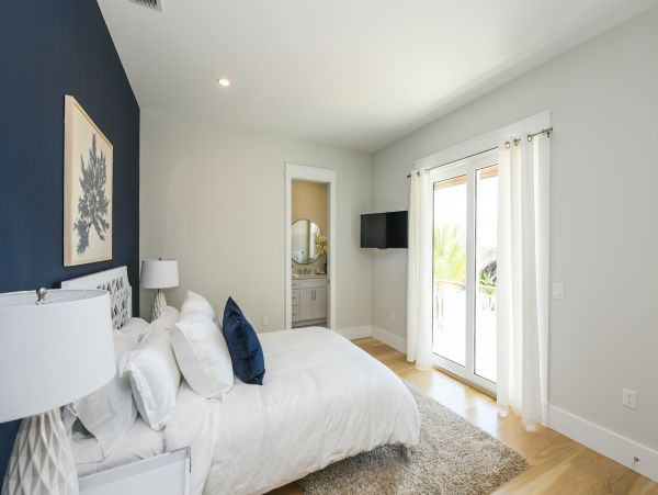 Stunning 4 Bedroom Canal Front Home with Private Pool
