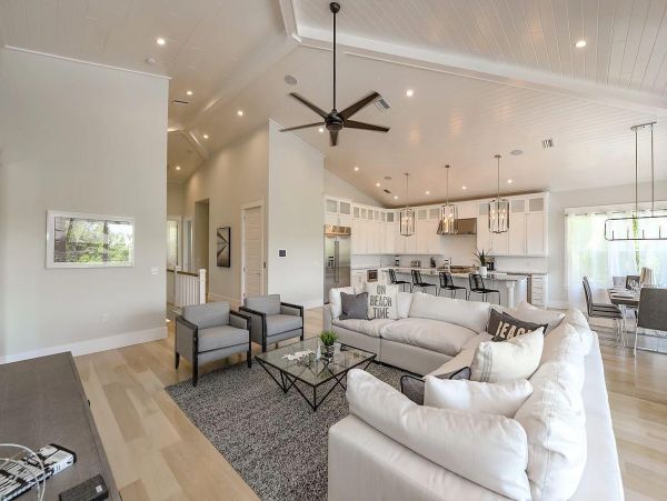 Stunning 4 Bedroom Canal Front Home with Private Pool