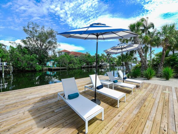 Stunning 4 Bedroom Canal Front Home with Private Pool