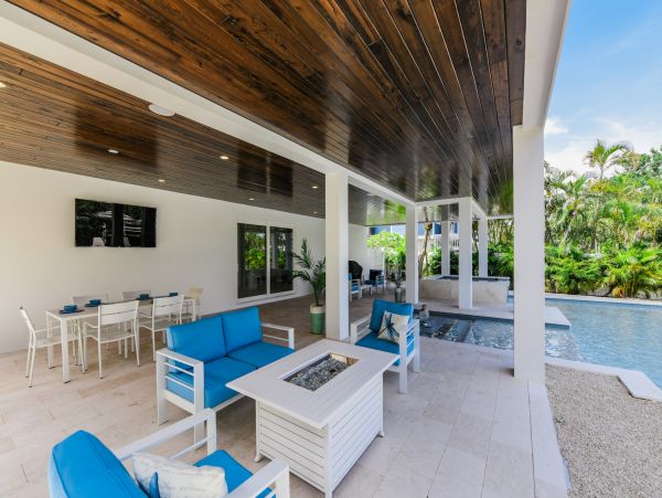 Stunning 4 Bedroom Canal Front Home with Private Pool
