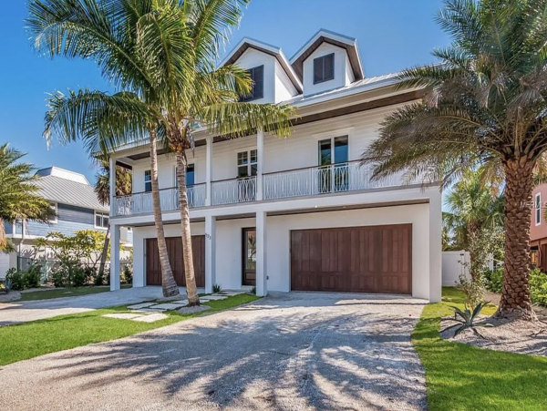 Stunning 4 Bedroom Canal Front Home with Private Pool