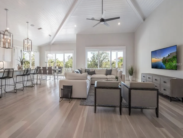 Stunning 4 Bedroom Canal Front Home with Private Pool