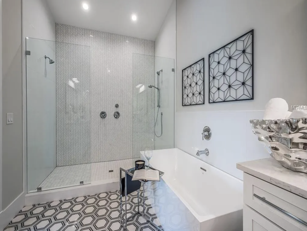 Stunning 4 Bedroom Canal Front Home with Private Pool