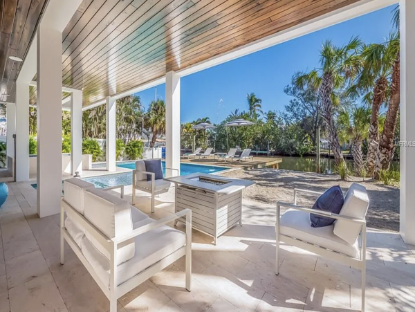 Stunning 4 Bedroom Canal Front Home with Private Pool