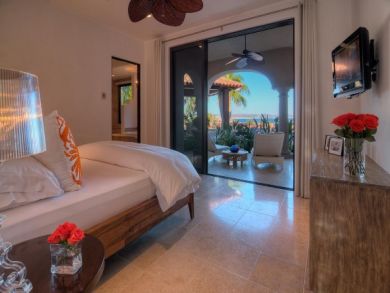 Luxury Vacation Villa Short Walk to Beach Gated Community