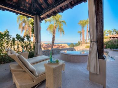 Luxury Vacation Villa Short Walk to Beach Gated Community