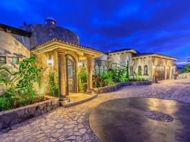 We Love This Villa a Popular Vacation Home We Love This Villa a Popular Vacation Home