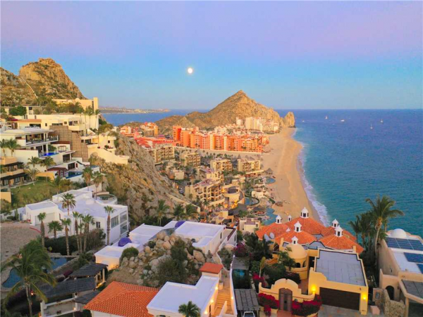 Views Of the Ocean and Great Location to Beaches