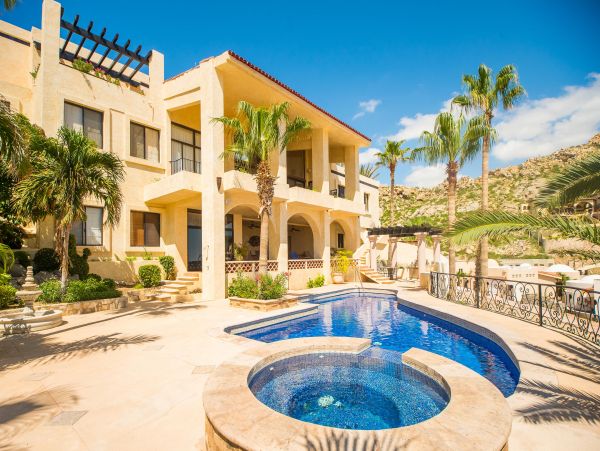 Views Of the Ocean and Great Location to Beaches