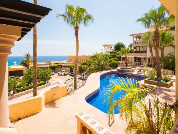 Views Of the Ocean and Great Location to Beaches
