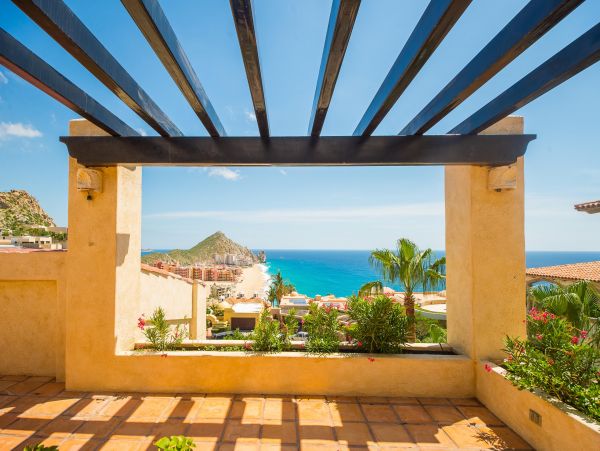 Views Of the Ocean and Great Location to Beaches