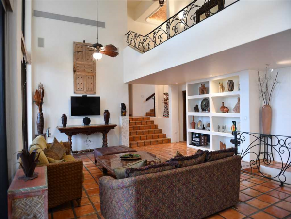 Views Of the Ocean and Great Location to Beaches