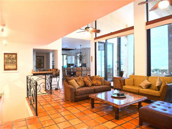 Views Of the Ocean and Great Location to Beaches