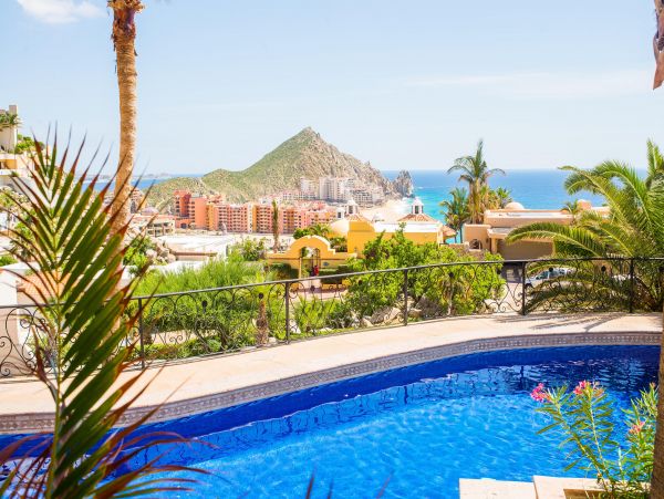 Views Of the Ocean and Great Location to Beaches