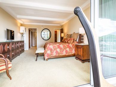 Main bedroom - King bed