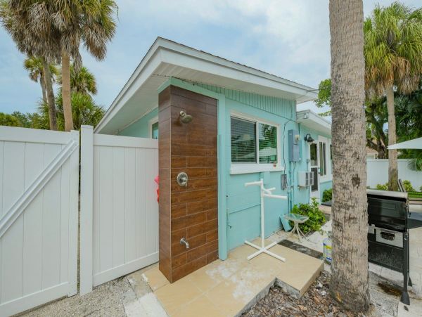 Anna Maria Three Bedroom Vacation Rental Sleeps 8 Guests