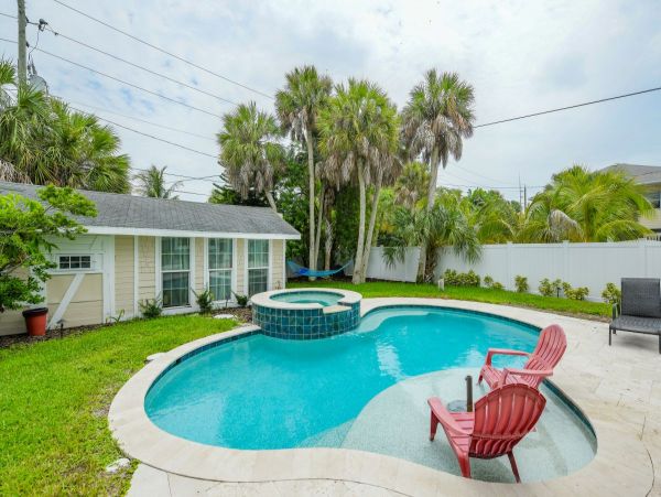 Anna Maria Three Bedroom Vacation Rental Sleeps 8 Guests