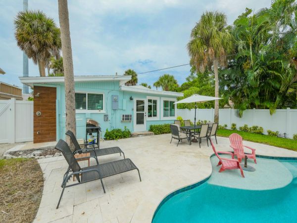Anna Maria Three Bedroom Vacation Rental Sleeps 8 Guests