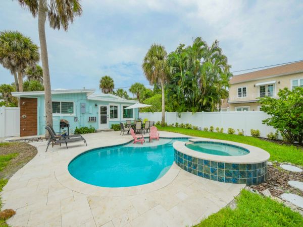 Anna Maria Three Bedroom Vacation Rental Sleeps 8 Guests