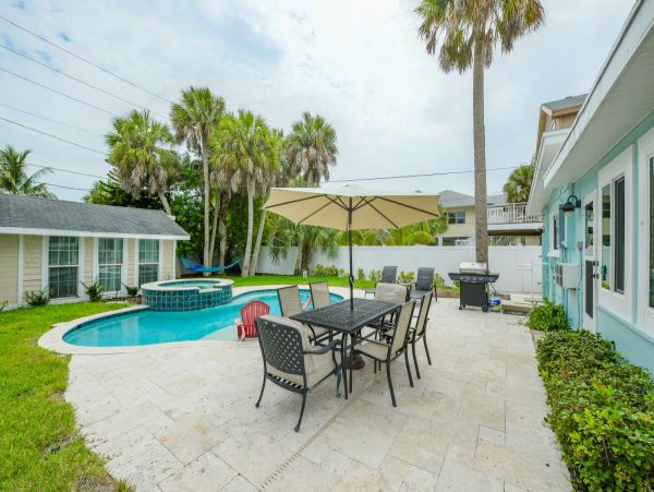 Anna Maria Three Bedroom Vacation Rental Sleeps 8 Guests