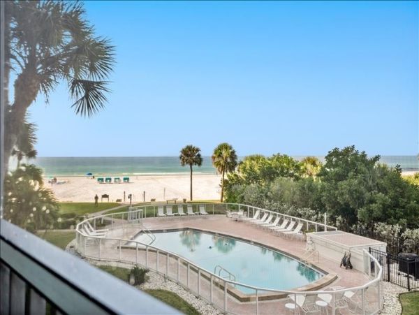Siesta Key Beachfront Three Bedroom Villa Communal Pool