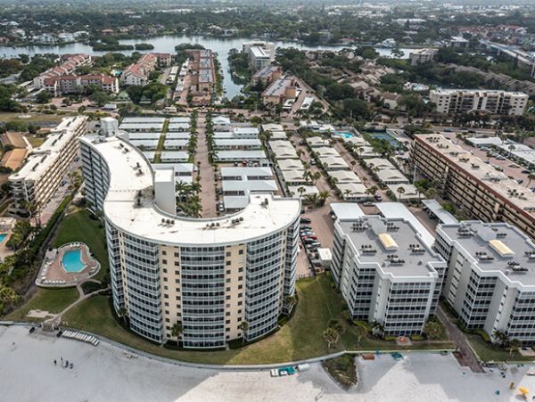 Siesta Key Beachfront Three Bedroom Villa Communal Pool