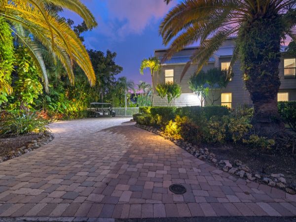 Siesta Key Four Bedroom Vacation Home Sleeps Twelve Guests