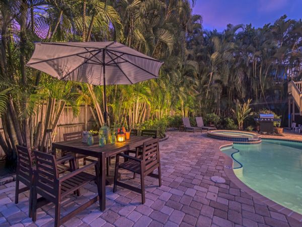 Siesta Key Four Bedroom Vacation Home Sleeps Twelve Guests