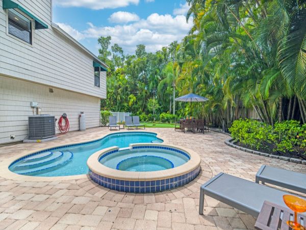 Siesta Key Four Bedroom Vacation Home Sleeps Twelve Guests