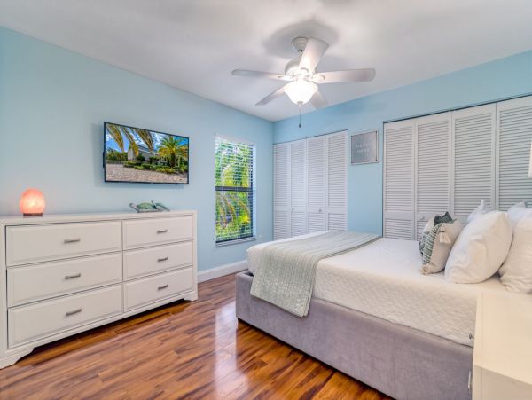 Siesta Key Four Bedroom Vacation Home Sleeps Twelve Guests