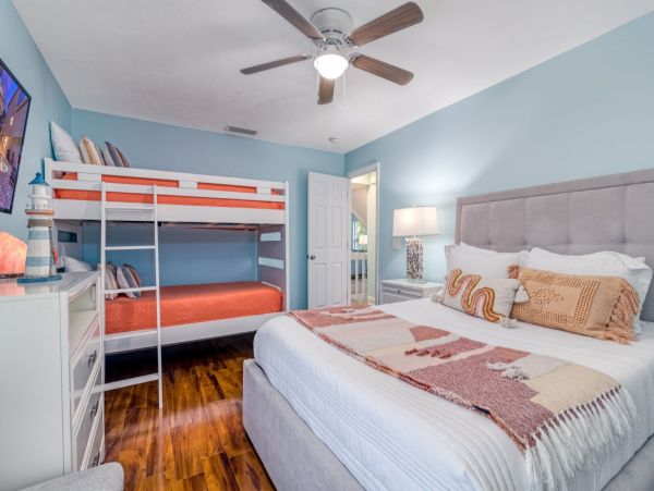Siesta Key Four Bedroom Vacation Home Sleeps Twelve Guests
