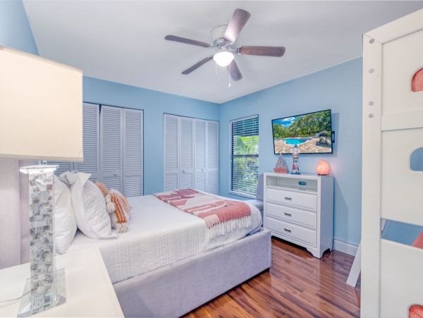 Siesta Key Four Bedroom Vacation Home Sleeps Twelve Guests
